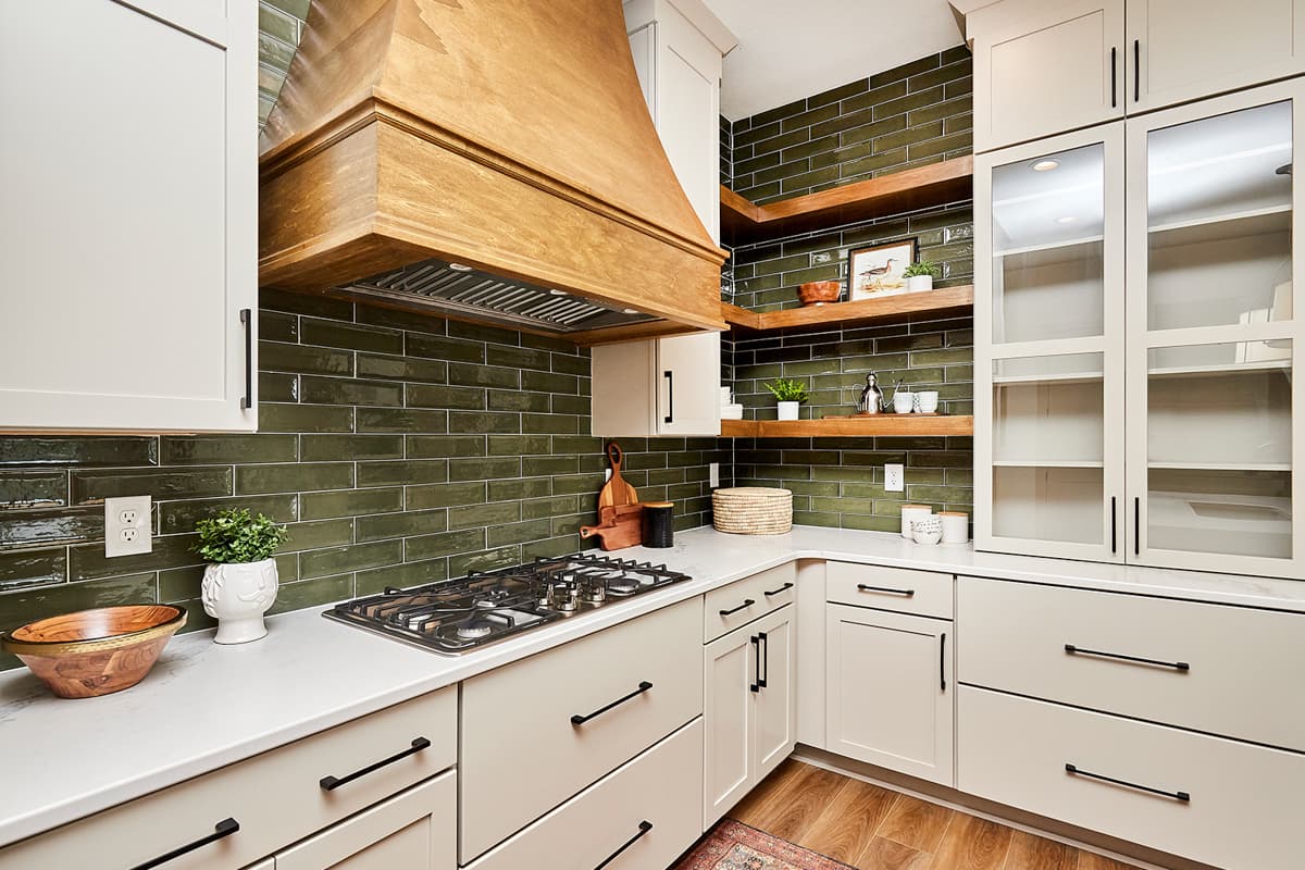 Plan 710393BTZ: 4-Bed Transitional House Plan with Large Family Room with Coffered Ceiling - Image #7 - Country, Craftsman, New American, Transitional