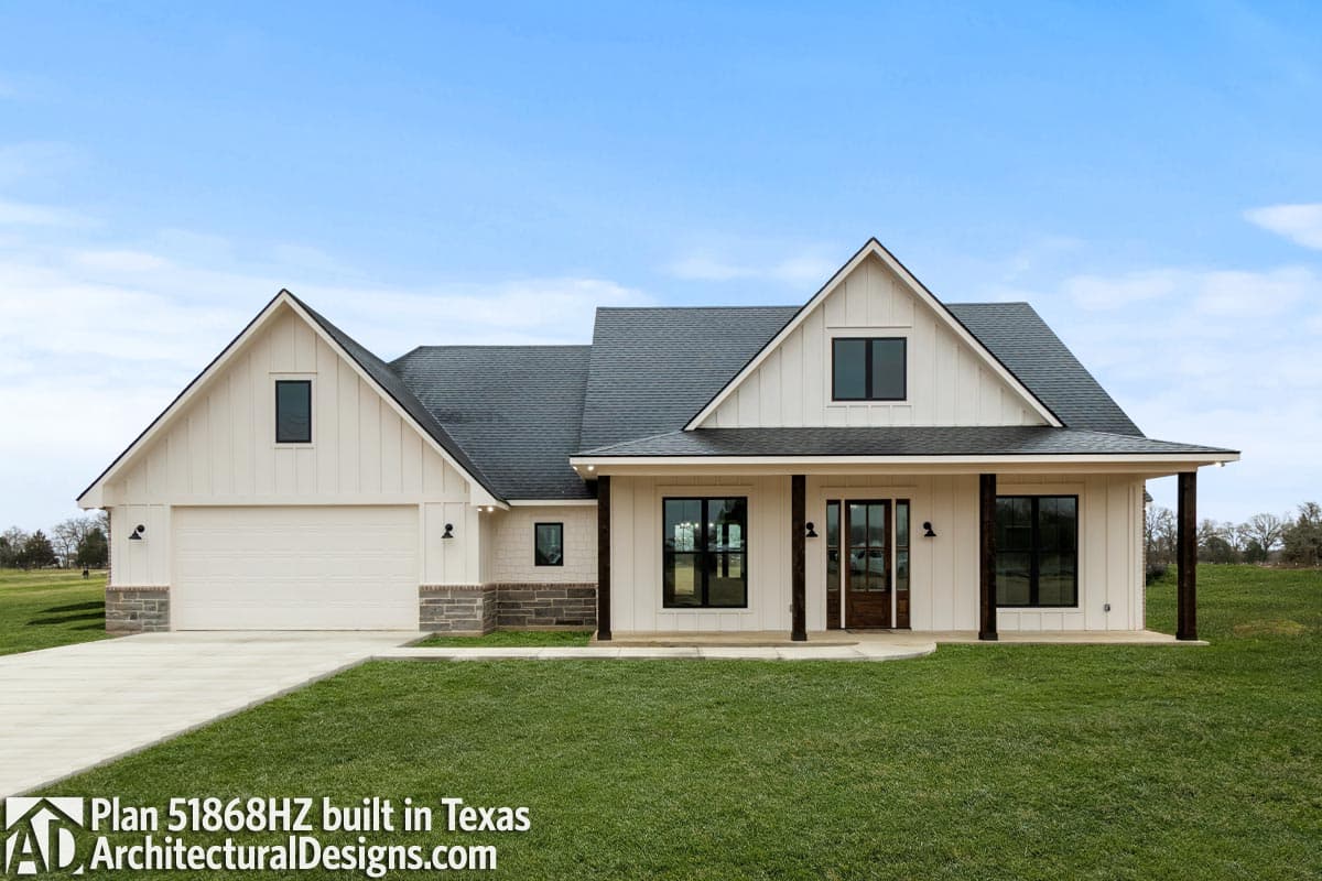 build gallery item - New American Farmhouse Plan 51868HZ comes to life in Texas!
