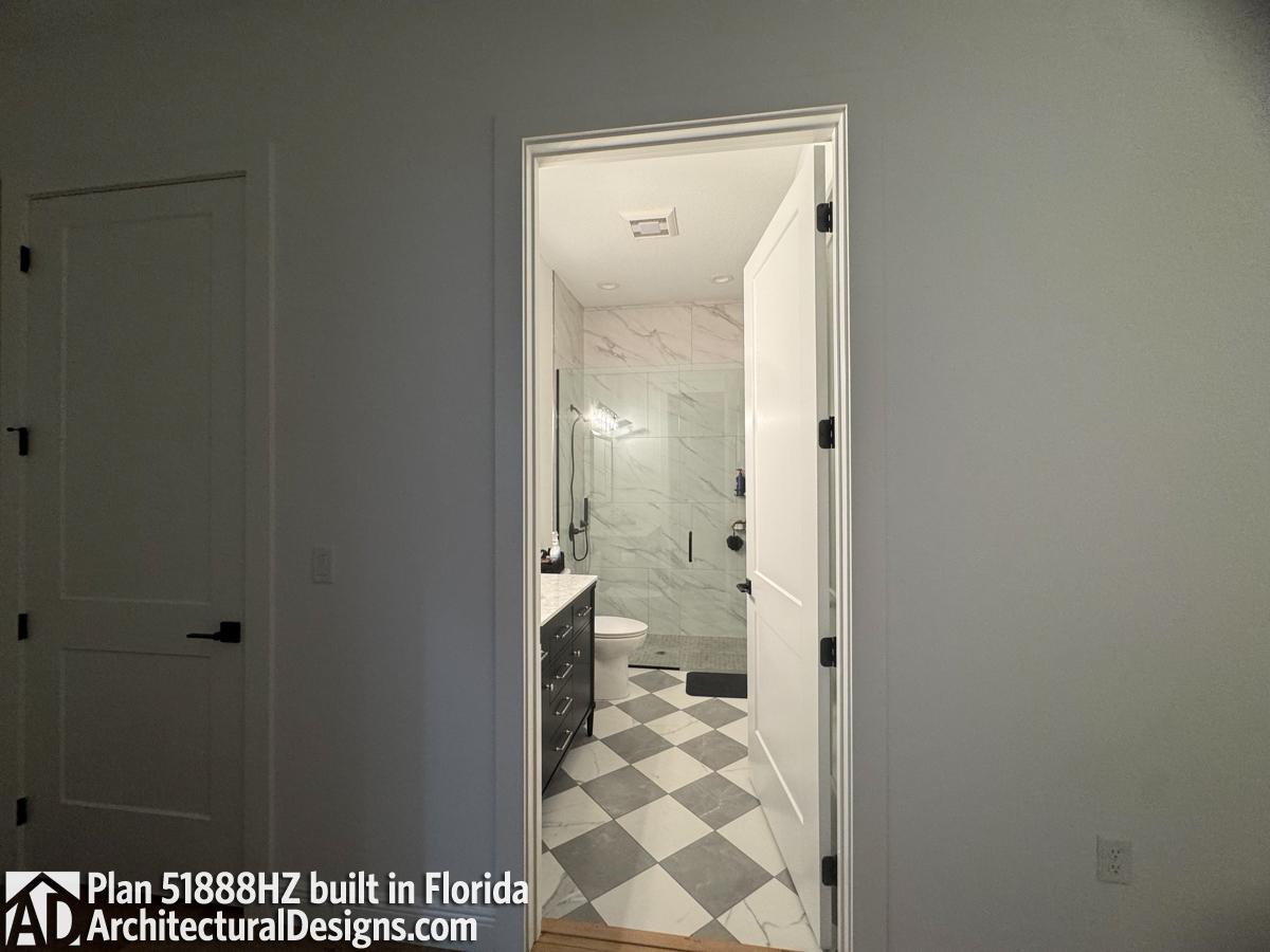 Customer Photo id:  595376