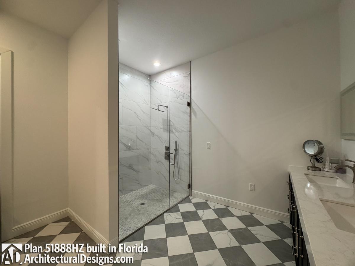 Customer Photo id:  595378