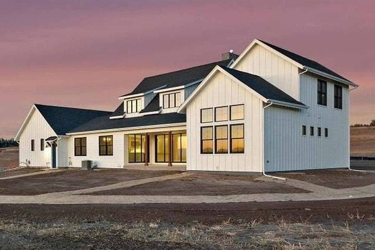 Plan 365017PED: 5-Bed Modern Farmhouse Plan with Vaulted Living Spaces - Image #8 - Farmhouse, Modern Farmhouse, New American