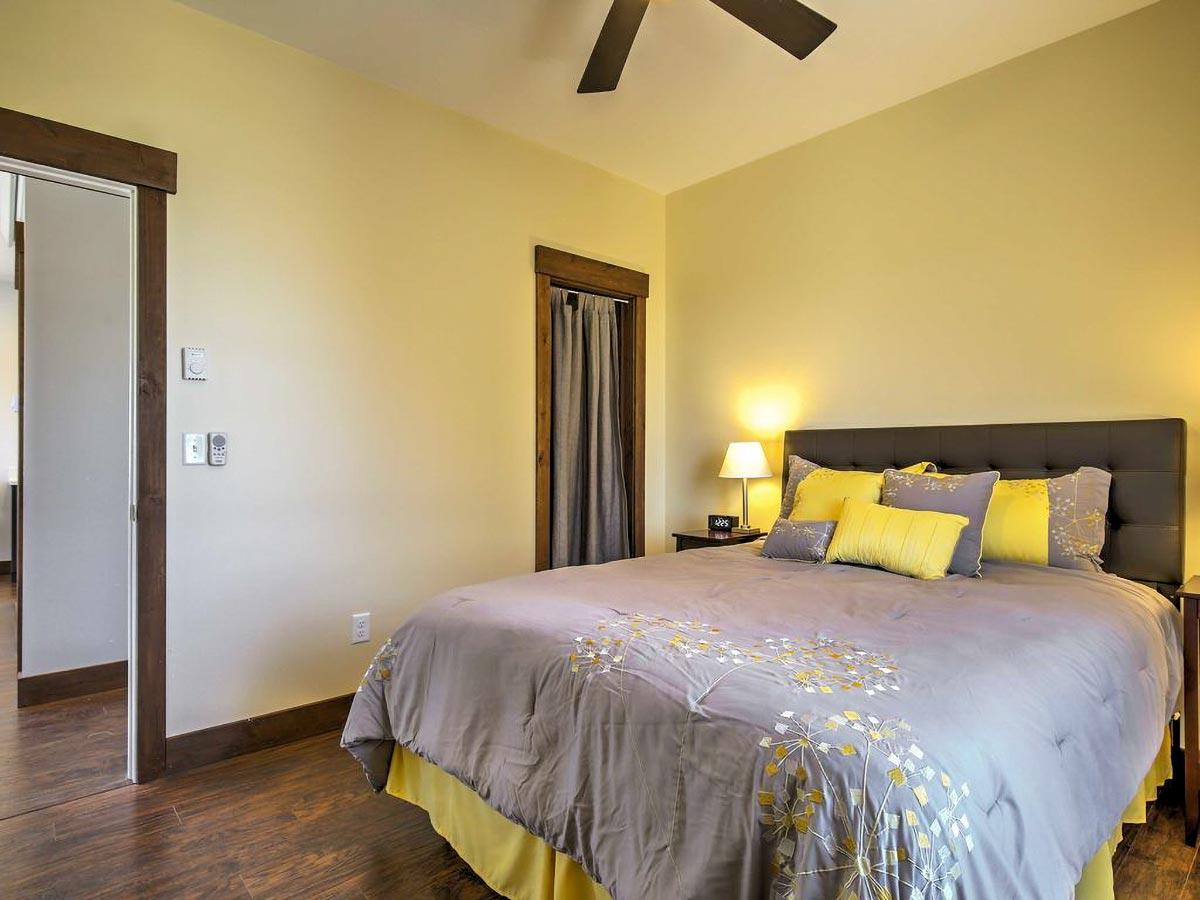 Plan 68964VR: 2-Bed Garage Apartment Above a 2-Car Garage with Traditional Exterior  - Image #8 - European, Traditional