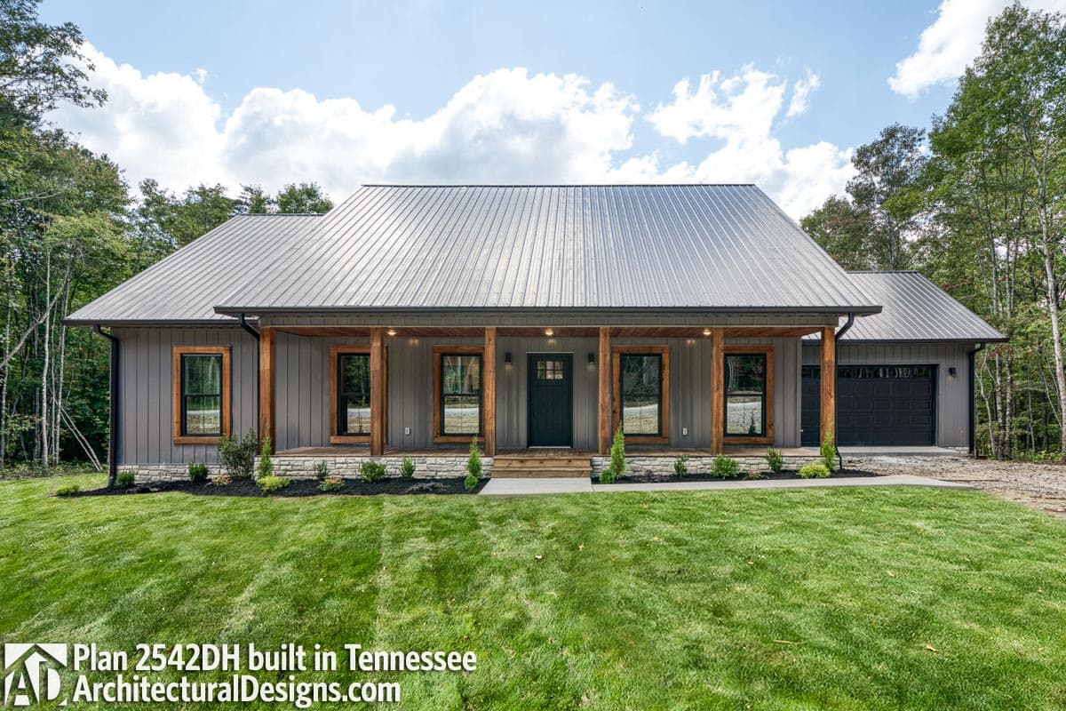 build gallery item - Country House Plan 2542DH Comes to Life in Tennessee