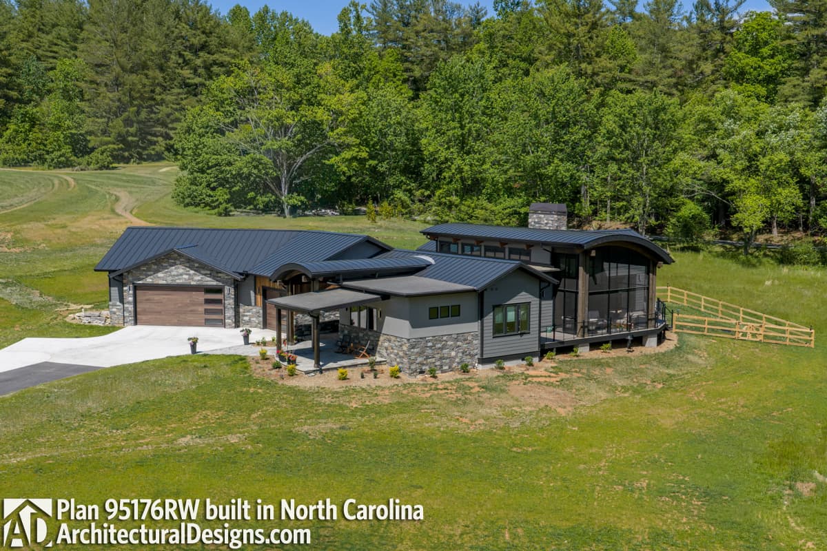 build gallery item - House Plan 95176RW Comes to Life in North Carolina