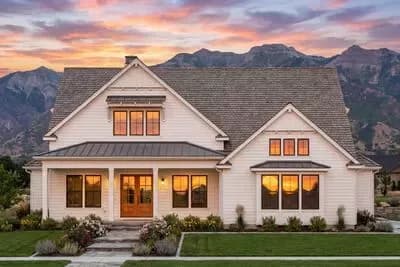 Charming 4-Bedroom Modern Farmhouse Plan with Vaulted Great Room