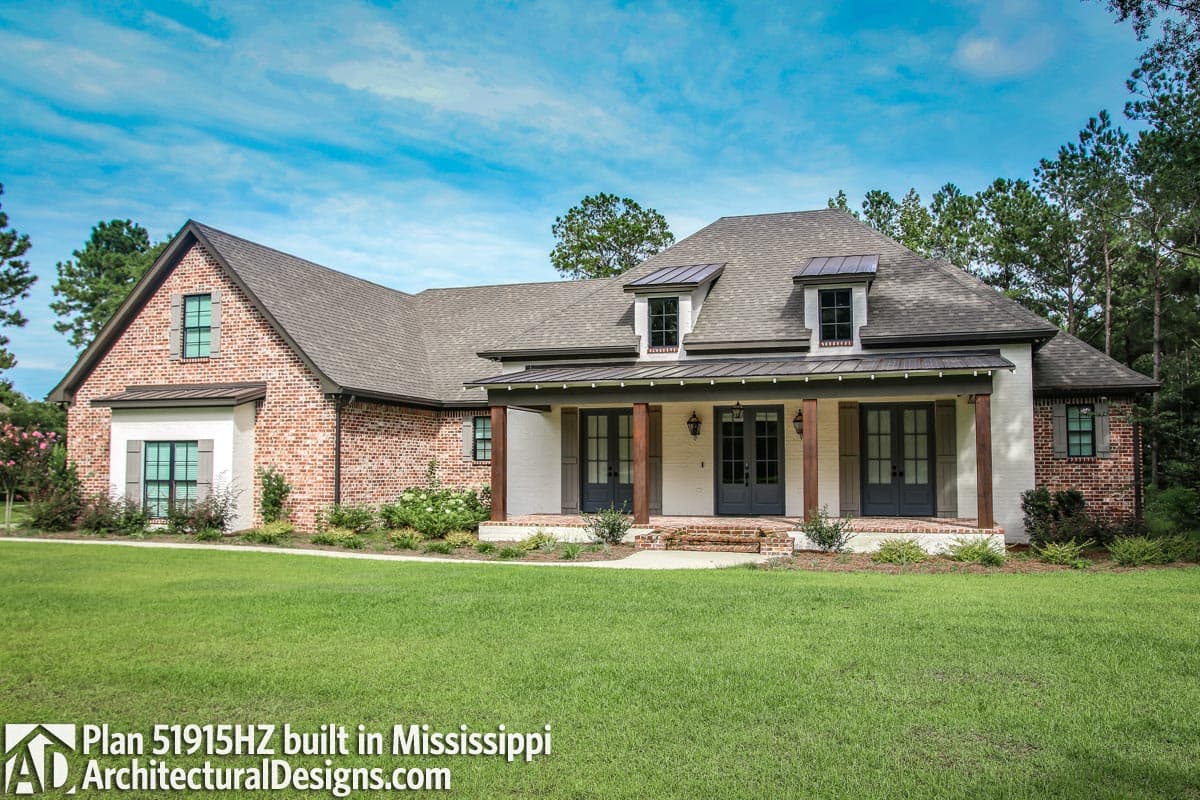 build gallery item - House Plan 51915HZ Comes to Life in Mississippi