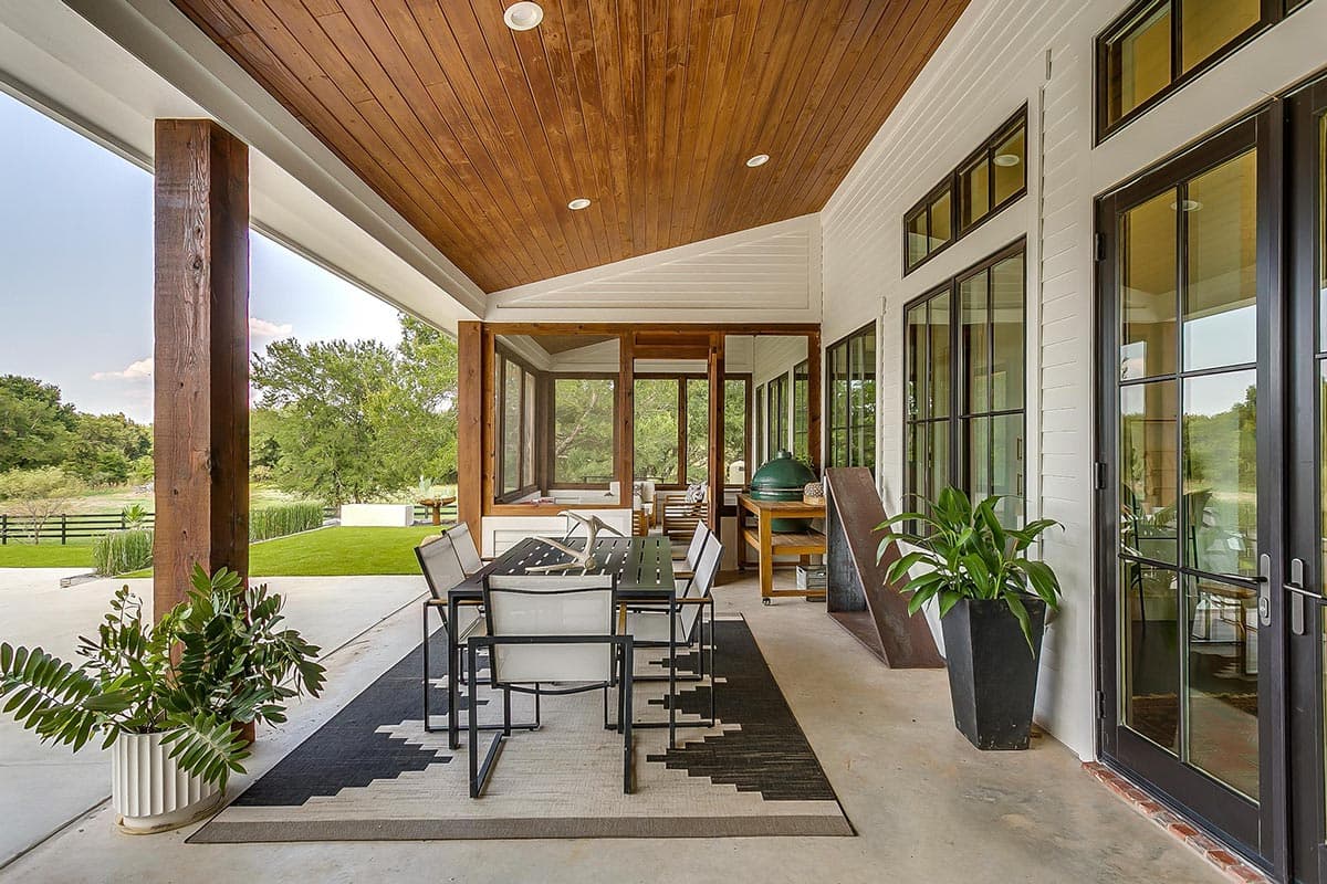 Plan 915050CHP: 3-Bed Modern Farmhouse with Upstairs Game Room - 3156 Sq Ft - Image #9 - Country, Farmhouse, Modern Farmhouse, New American, Traditional