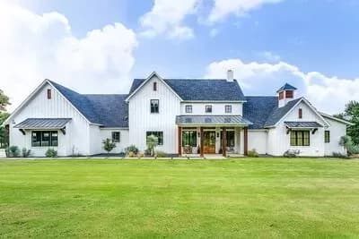 3-Bed Modern Farmhouse with Upstairs Game Room - 3156 Sq Ft