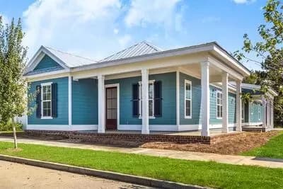 Exclusive Southern Cottage with Rear Garage