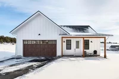 Country Farmhouse Style Workshop with 727 Heated Square Footage
