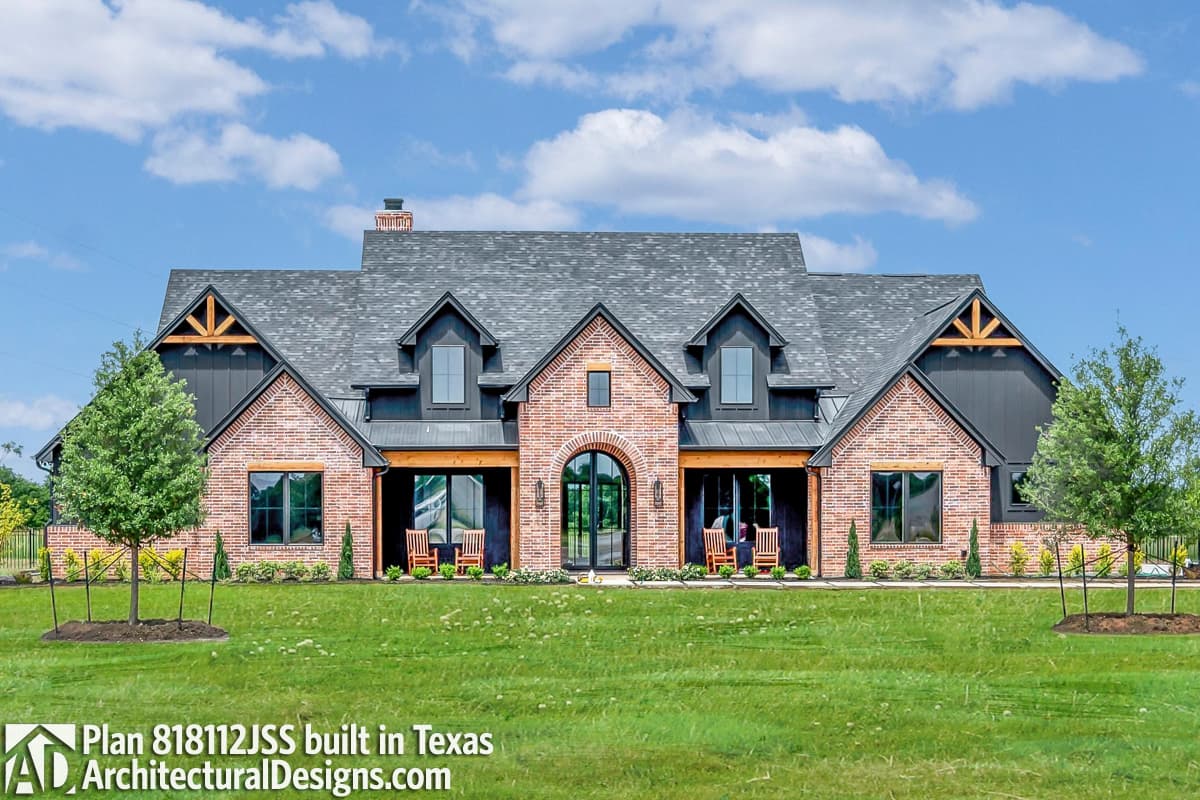 build gallery item - Transitional House Plan 818112JSS Comes to Life in Texas