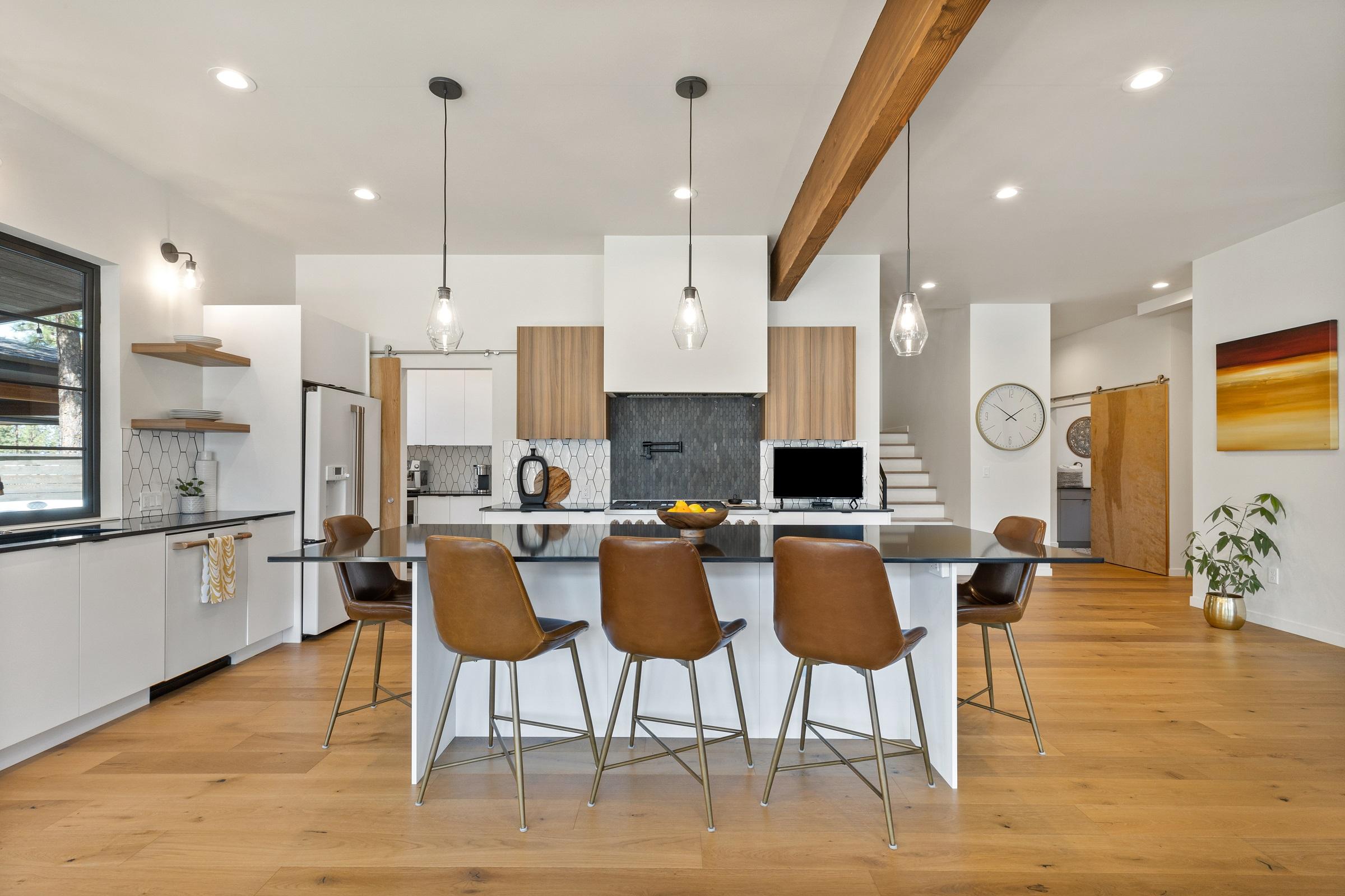 Plan 833011WAT: 4-Bed New American House Plan with Laundry on Both Floors - 3578 Sq Ft - Image #17 - Contemporary, New American