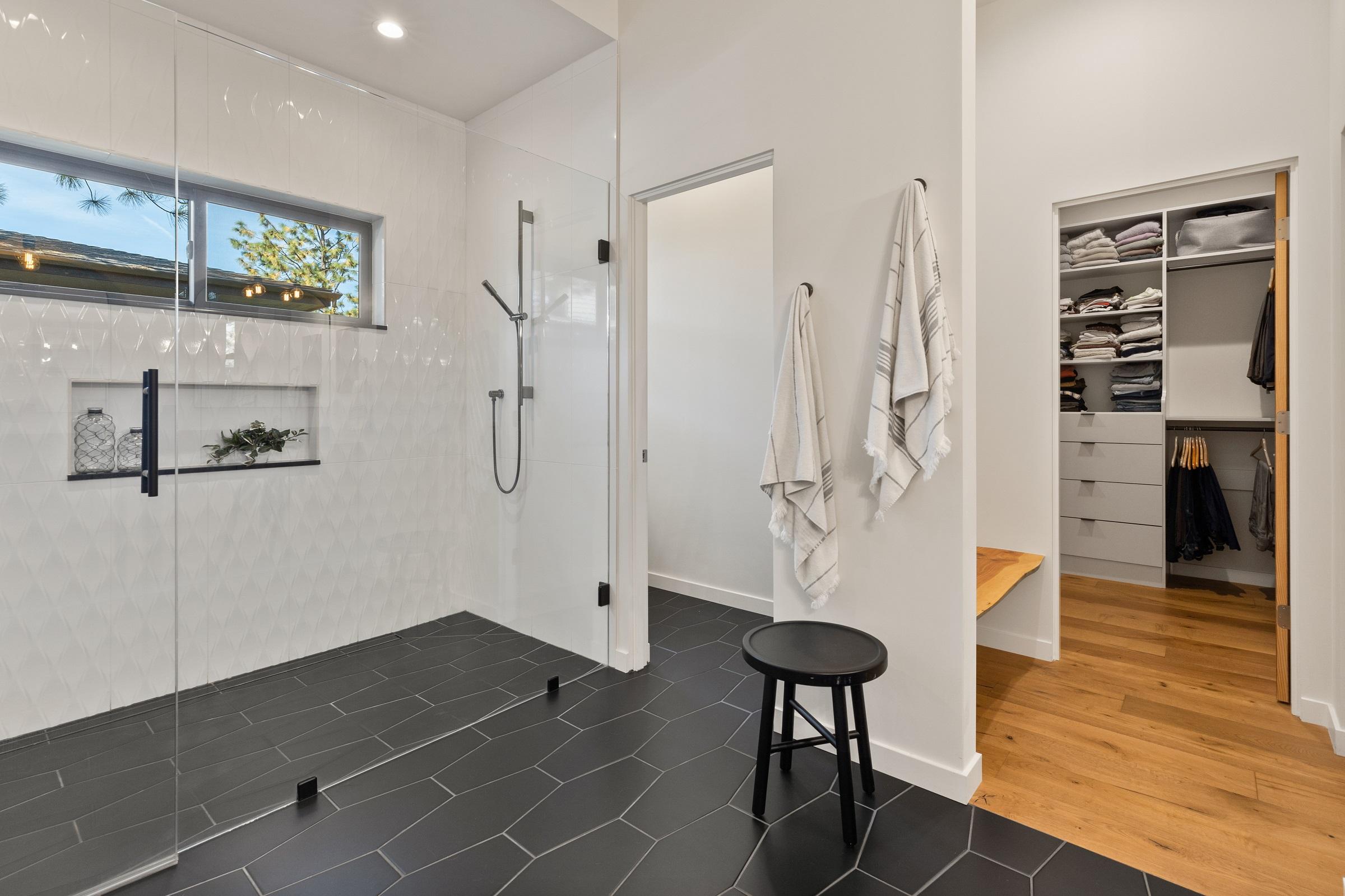 Plan 833011WAT: 4-Bed New American House Plan with Laundry on Both Floors - 3578 Sq Ft - Image #29 - Contemporary, New American