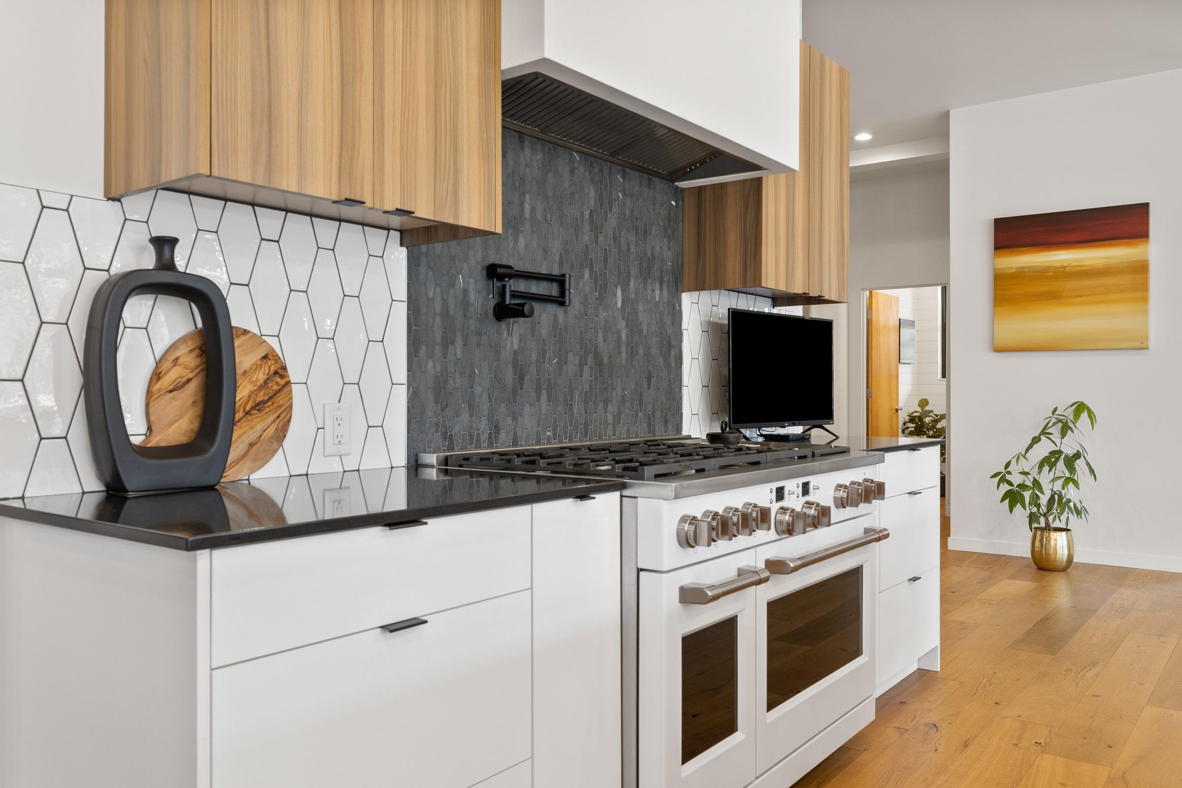 Plan 833011WAT: 4-Bed New American House Plan with Laundry on Both Floors - 3578 Sq Ft - Image #11 - Contemporary, New American