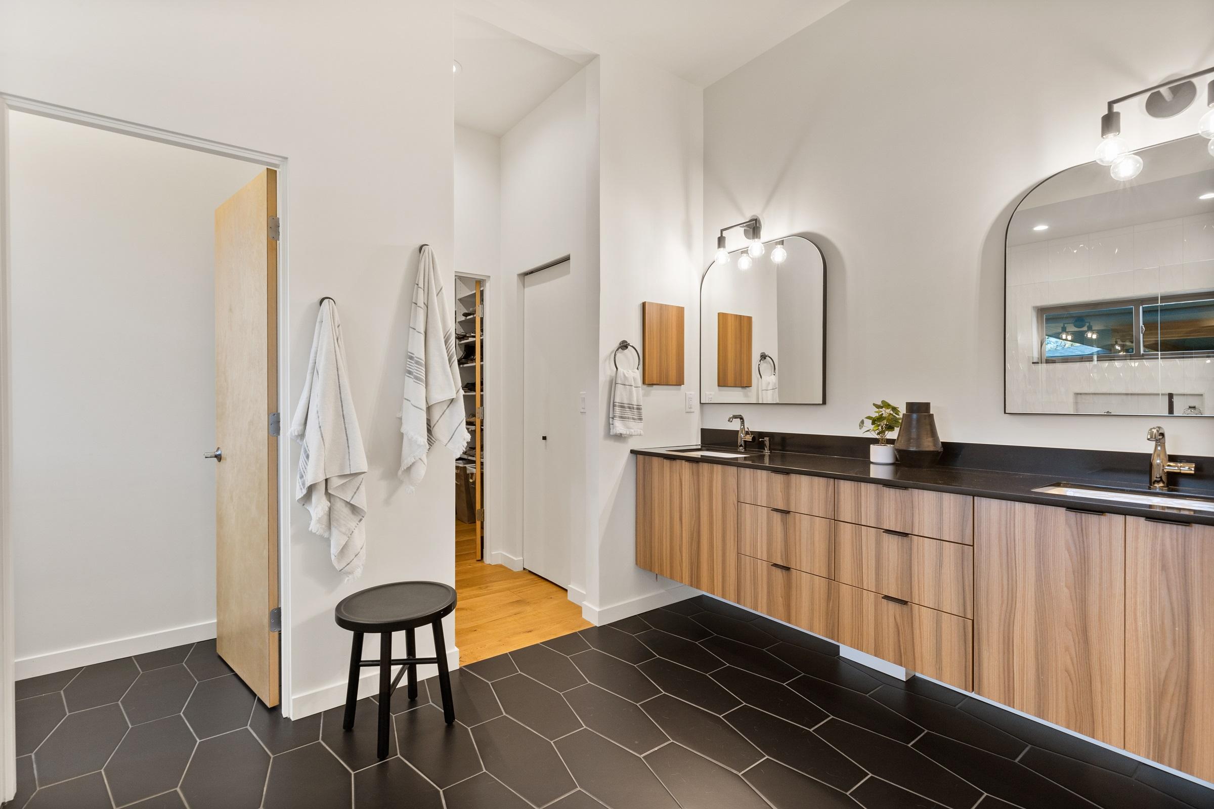 Plan 833011WAT: 4-Bed New American House Plan with Laundry on Both Floors - 3578 Sq Ft - Image #27 - Contemporary, New American