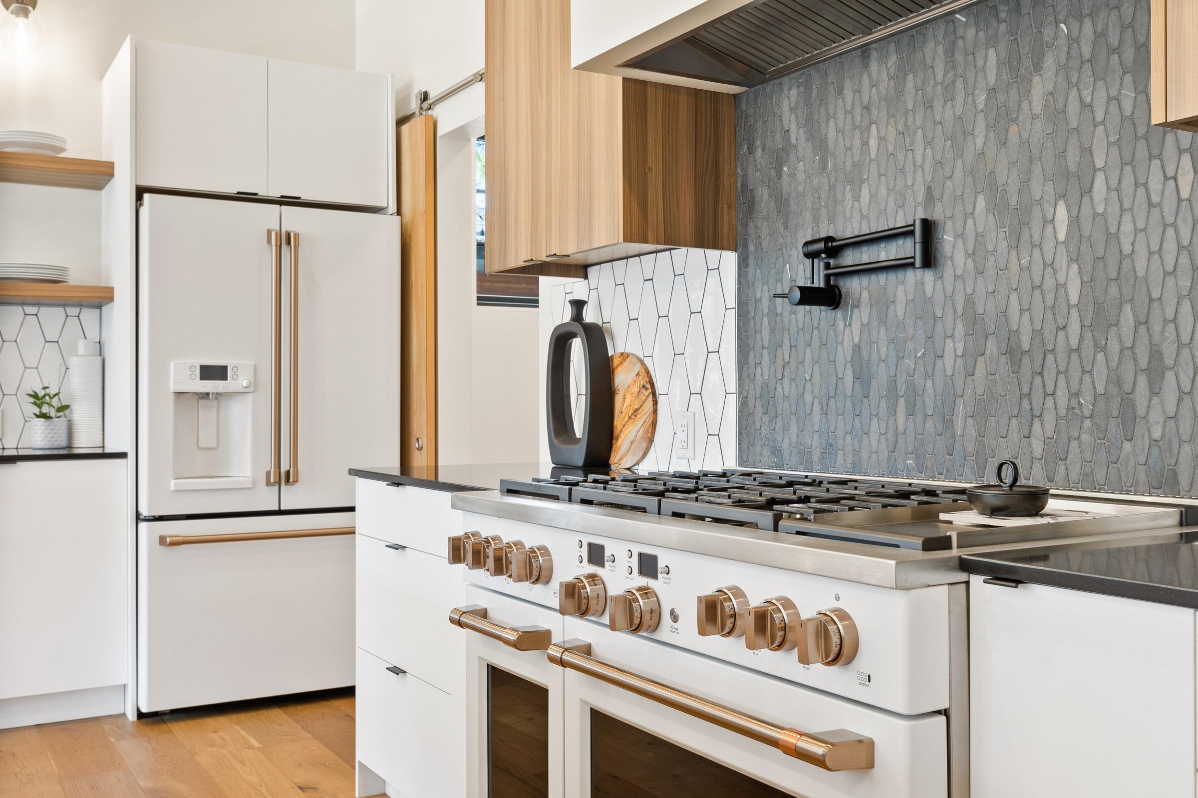 Plan 833011WAT: 4-Bed New American House Plan with Laundry on Both Floors - 3578 Sq Ft - Image #12 - Contemporary, New American