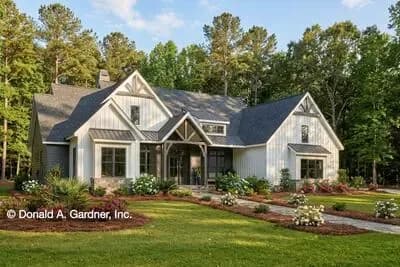 5-Bed Farmhouse With Rear Sloping Lot - 4134 Sq Ft