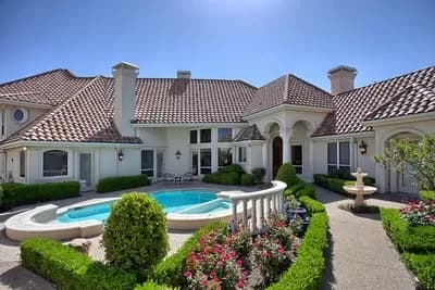 V-Shaped Luxury Home Plan