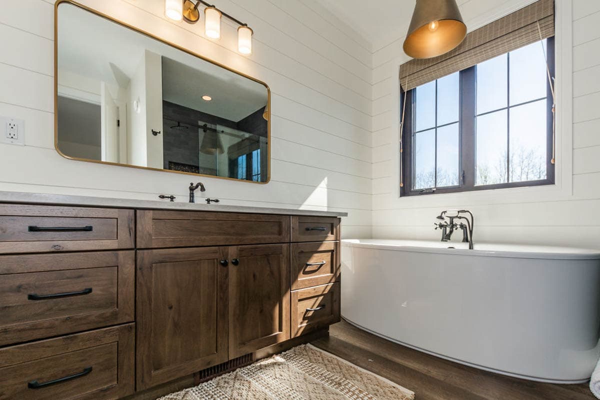 Plan 81853AB: 3-Bed Rustic Mountain Cabin House Plan with Vaulted Living Room - 2001 SQ Ft - Image #7 - Cabin, Mountain, Rustic