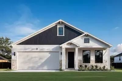 Single-Story Ranch House Plan with Split Bedrooms