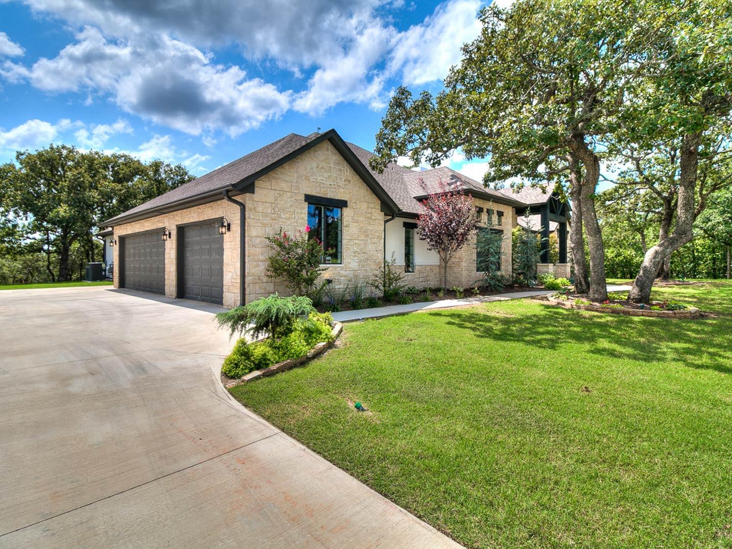 Plan 405117FDC: Hill Country Plan with 4 Bedrooms and 3-Car Garage - Image #7 - Hill Country, Traditional
