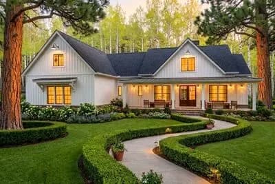 3-Bed Modern Farmhouse with Private Master Suite