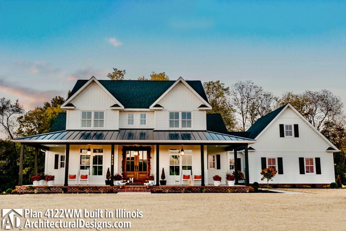 build gallery item - Farmhouse Plan 4122WM comes to Life in Illinois