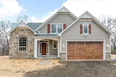 Inviting 3-Bed House Plan with Upstairs Overlook