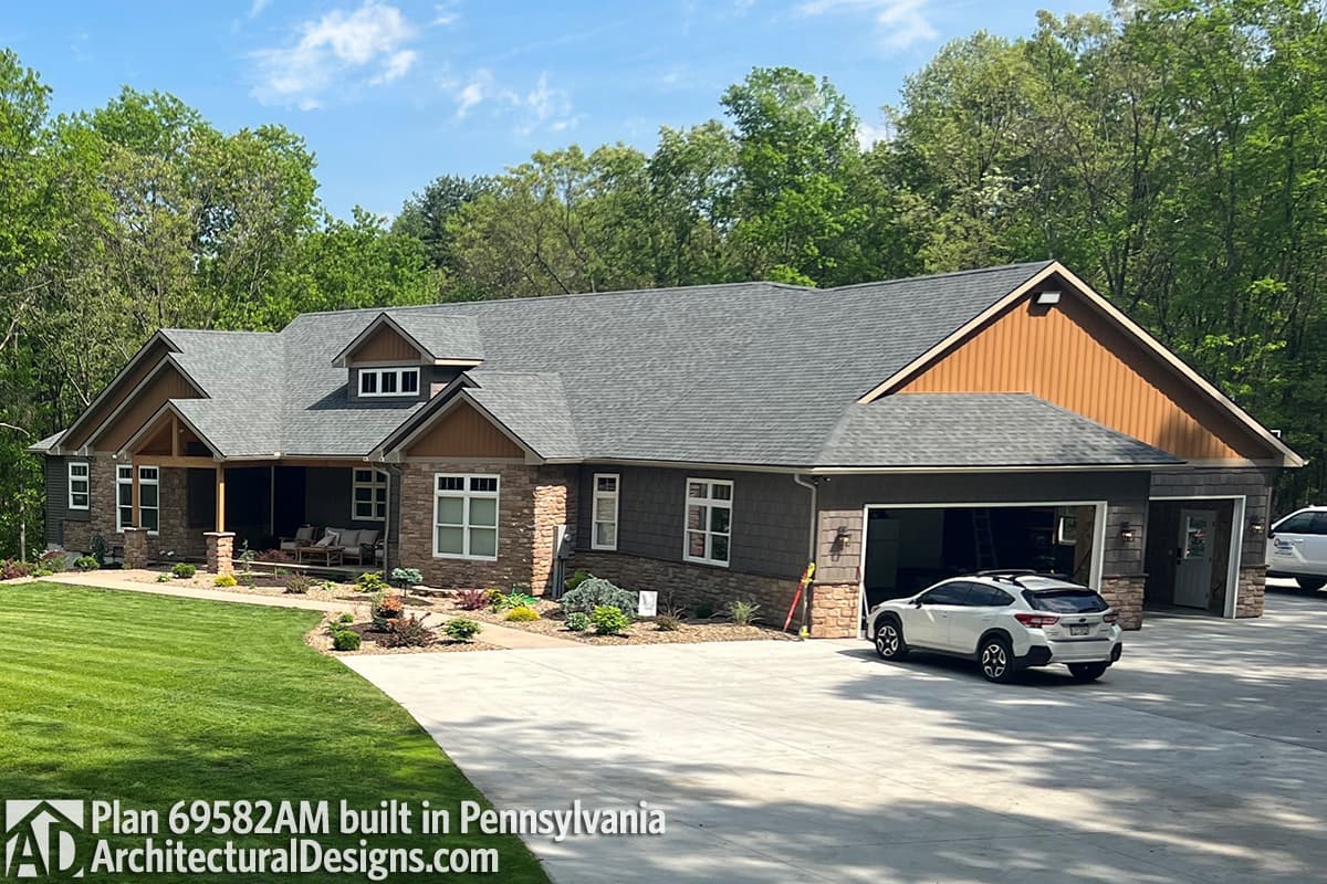 Plan 69582AM: Beautiful One-Story Craftsman House Plan - 2910 Sq Ft - Image #9 - Craftsman, Mountain, Northwest, Ranch