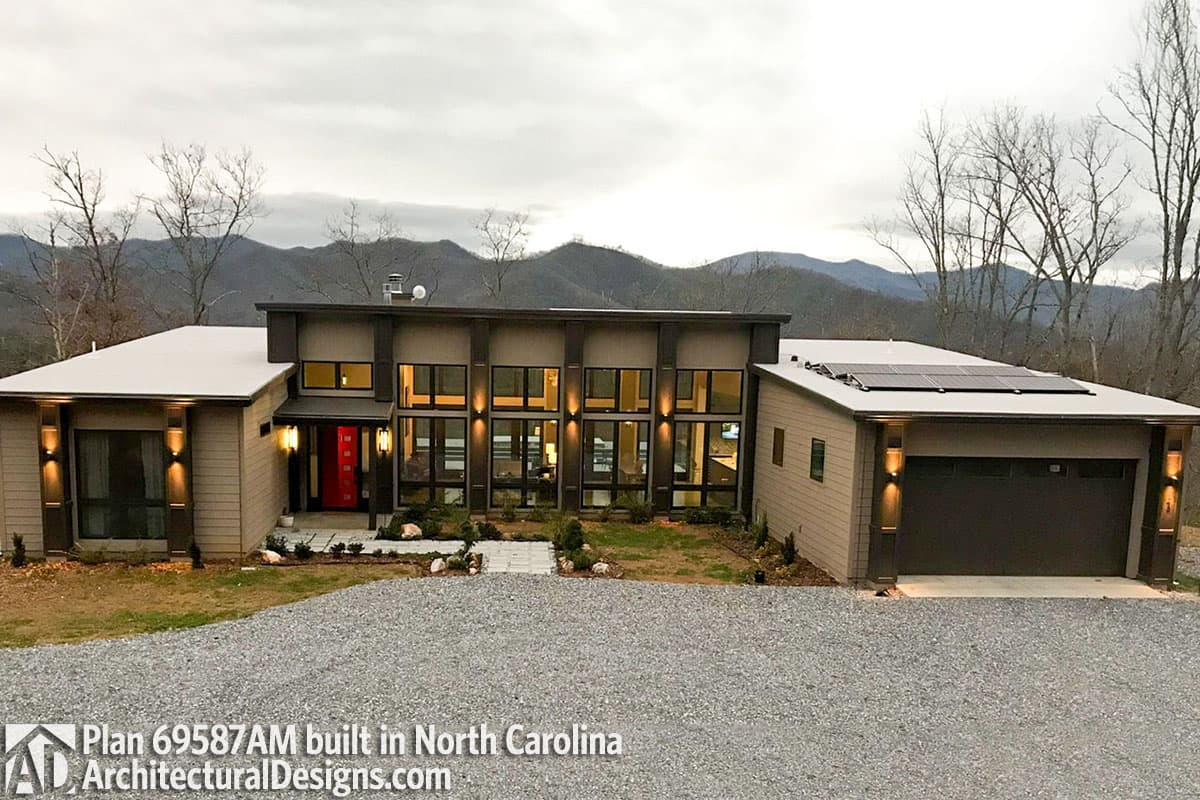 build gallery item - House Plan 69587AM comes to life in North Carolina