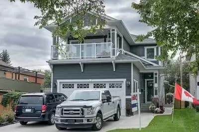 Narrow Lot Home Plan With Upper Balcony