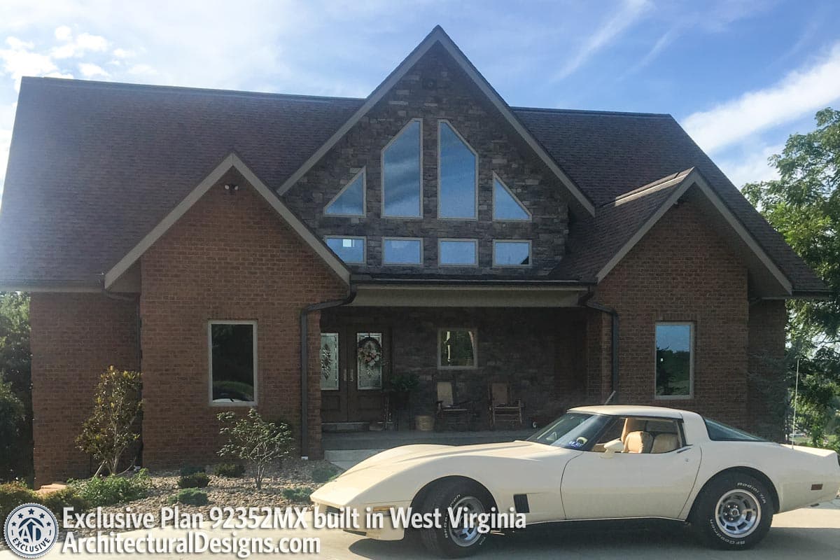 build gallery item - Exclusive House Plan 92352MX comes to life in Missouri