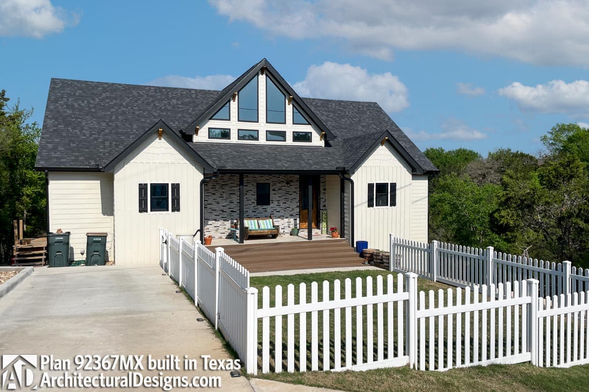 build gallery item - House Plan 92367MX Comes to Life in Texas