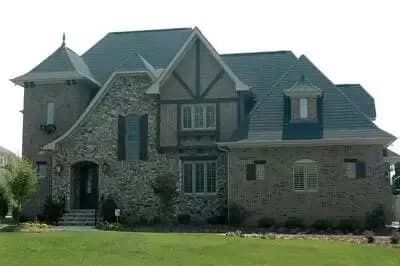 English Manor With 3 to 4 Beds