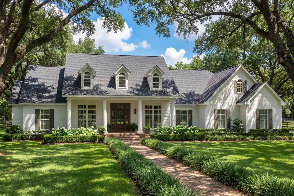 Grand Southern Farmhouse House Plan: 3-4 Beds, Split Layout, Bonus Room