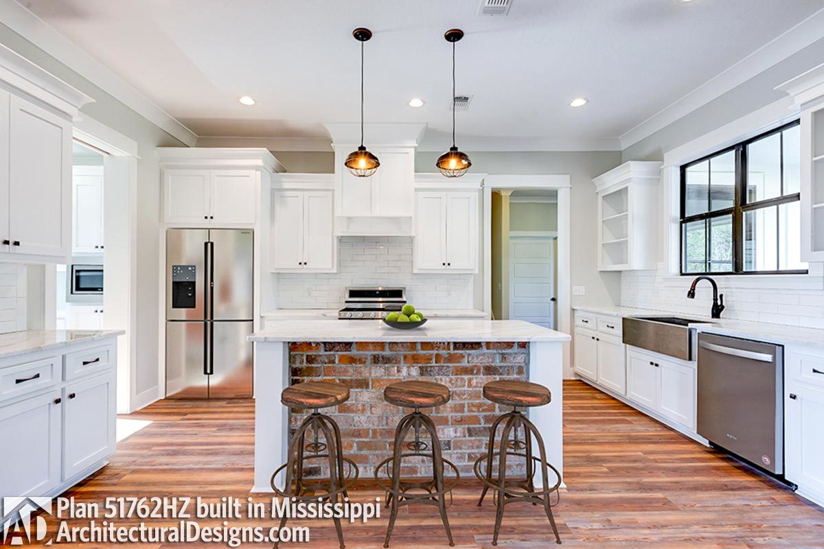 Photo inspiration: Curated Budget Friendly Contemporary Architectural Elements Gallery View 19