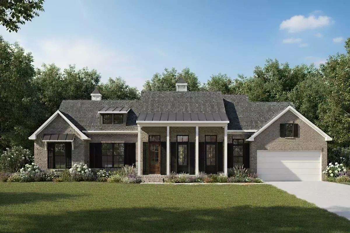 Lake House with Vaulted Screened Porch with Outdoor Kitchen and Fireplace - 1716 Sq Ft